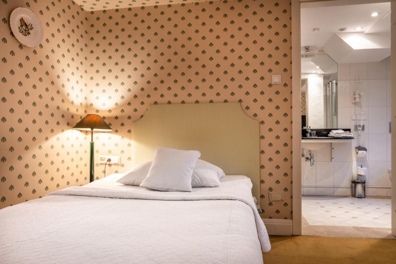 Hotel Grodek Krakow Ngoại thất bức ảnh A room at the hotel