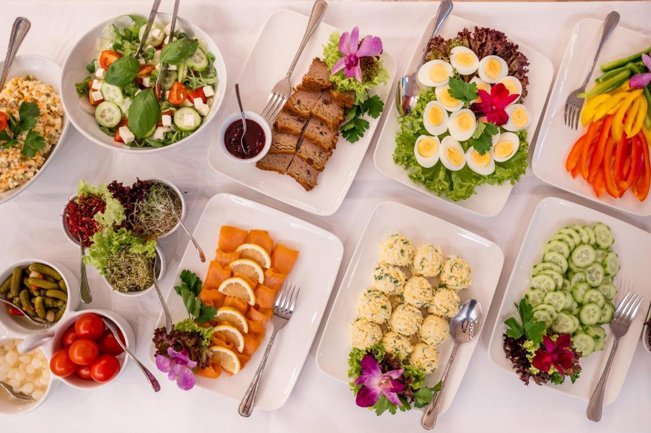 Hotel Grodek Krakow Ngoại thất bức ảnh A selection of German cold dishes