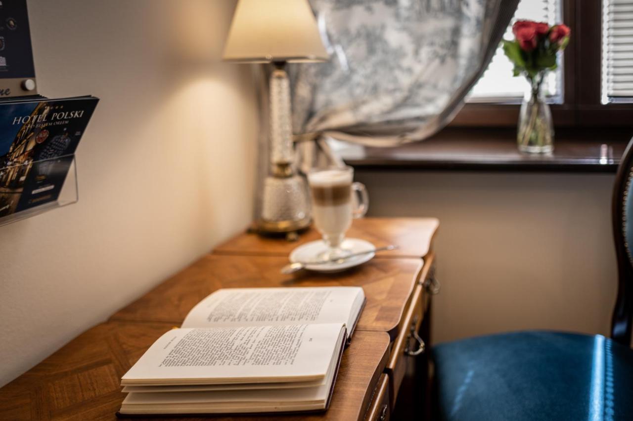 Hotel Grodek Krakow Ngoại thất bức ảnh A book on a table