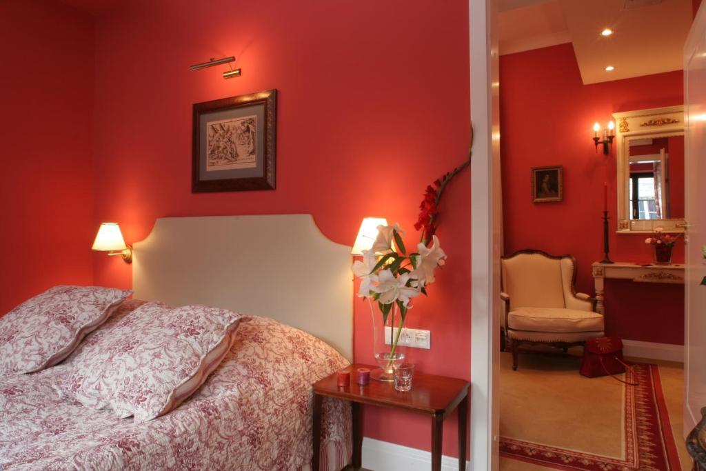 Hotel Grodek Krakow Phòng bức ảnh A room at the hotel