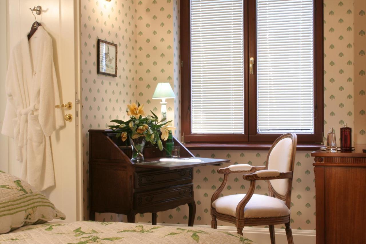 Hotel Grodek Krakow Phòng bức ảnh A room at the hotel