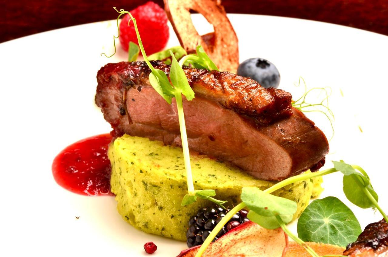 Hotel Grodek Krakow Ngoại thất bức ảnh A duck confit dish