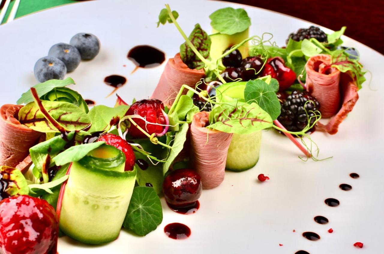 Hotel Grodek Krakow Ngoại thất bức ảnh A salad with ham and berries